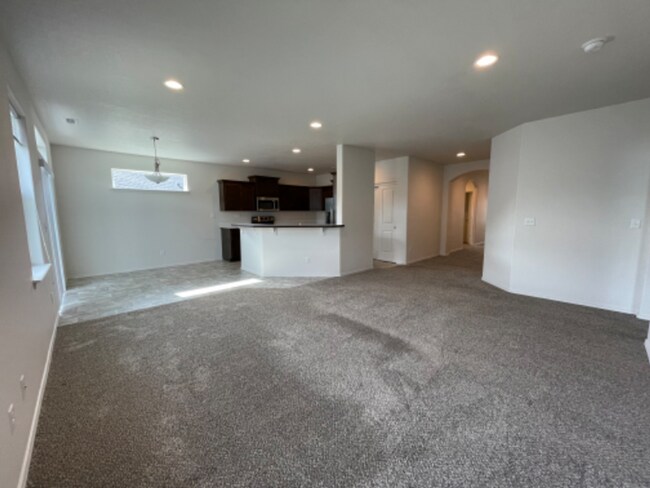 Building Photo - Charming 3 Bed/2 Bath Single Family Home i...