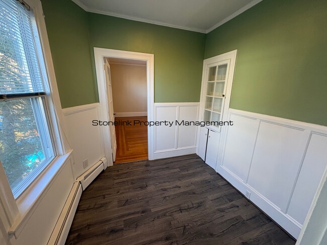 Foto del edificio - 550-552 Wayland Avenue