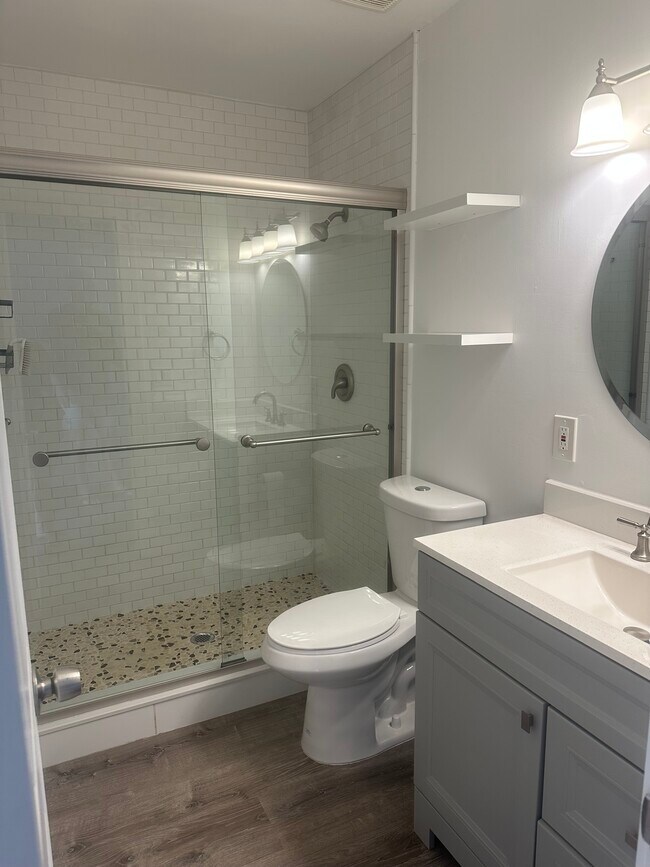 Building Photo - 415 N Cypress Dr