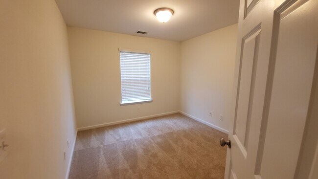 Building Photo - 108 Five Oaks Ct