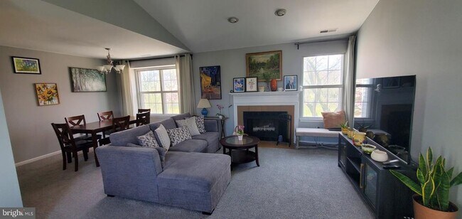 Foto del edificio - 665 Rose Hollow Dr