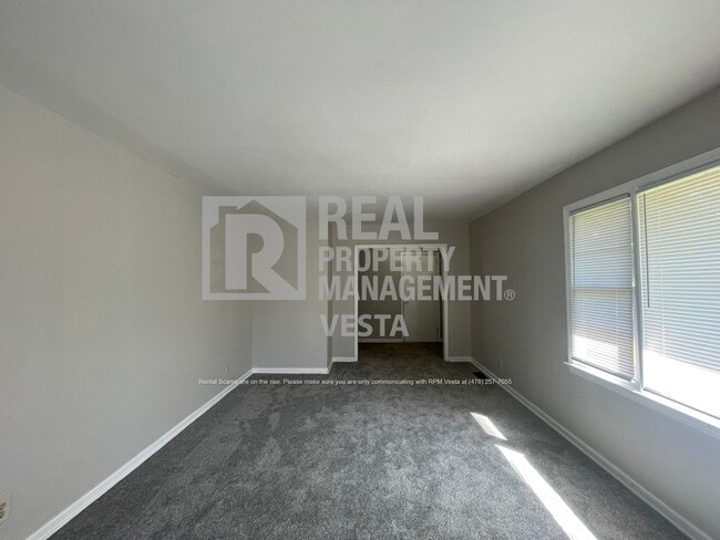 Building Photo - 2970 Malibu Dr