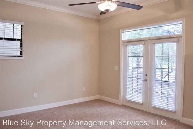 Building Photo - Studio, 3.5 bath House - 10733 Village Lak...