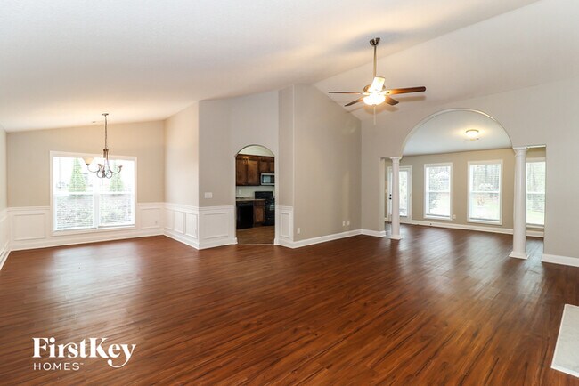 Foto del edificio - 214 Falling Leaf Ln
