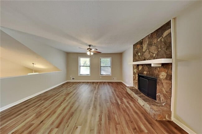 Foto del edificio - 6015 Sumit Ct NW