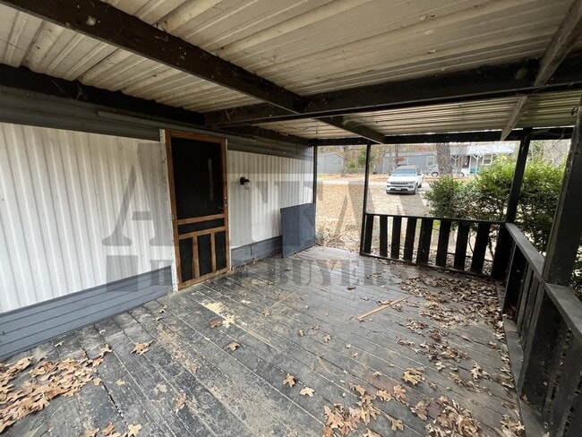 Building Photo - Charming 2-bedroom, 1-bathroom home!