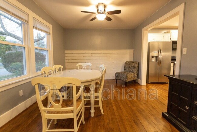 Building Photo - 306 Tonti St