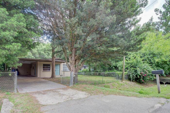 Primary Photo - 404 East Ave