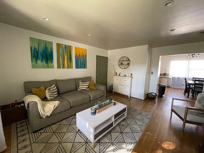 Foto del edificio - 5866 Bowcroft St