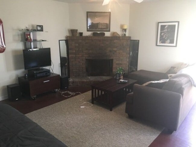 Photo - 2 bed 1 bath duplex on Barber St. House