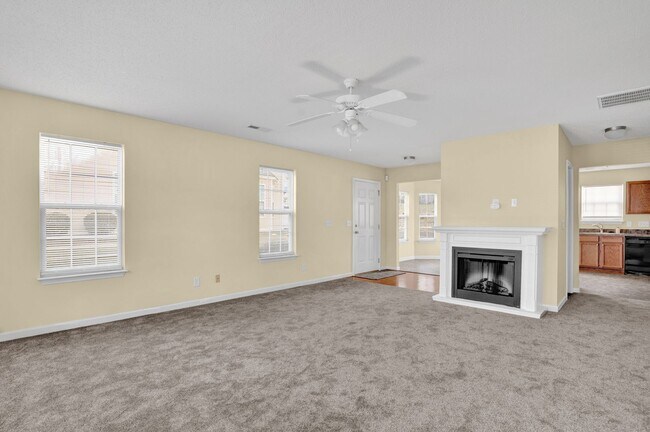 Building Photo - Spacious home in Greensboro!