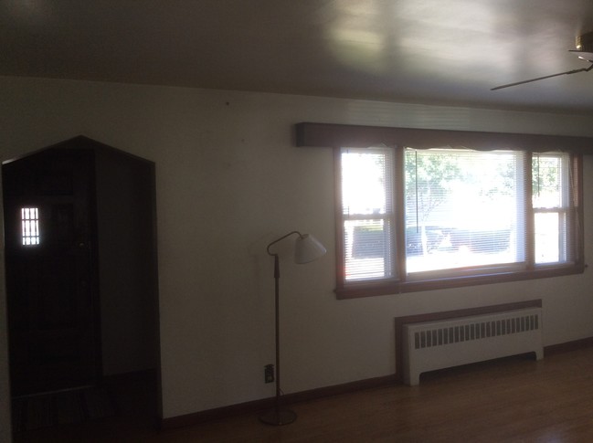 Living rm - 65 Foster St