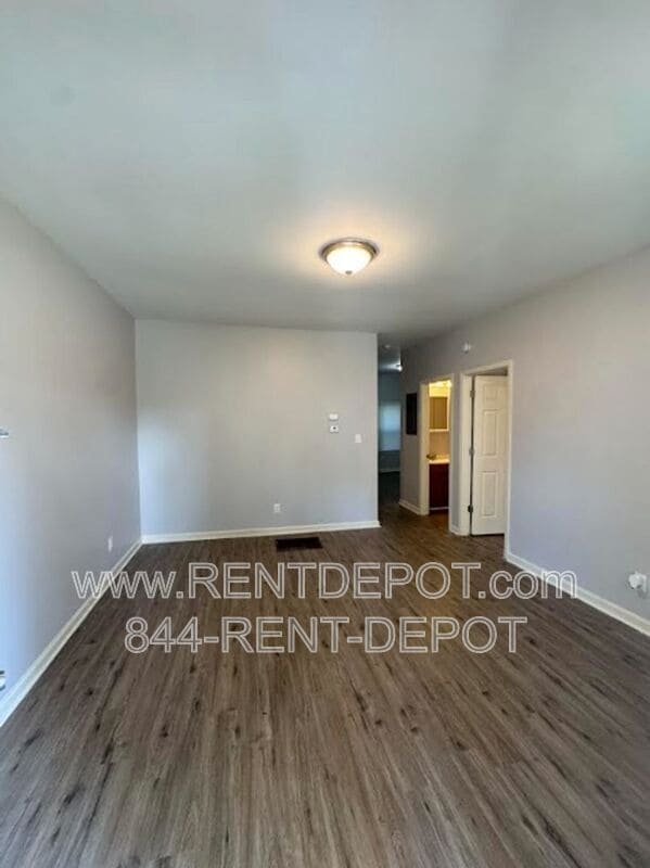 Foto del edificio - 1332 E Illinois St