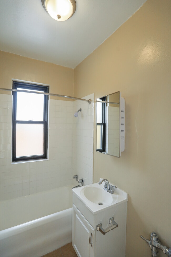 Building Photo - 5320 S Cornell Ave