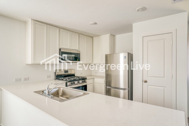 Building Photo - 732 Magnolia Creek Dr