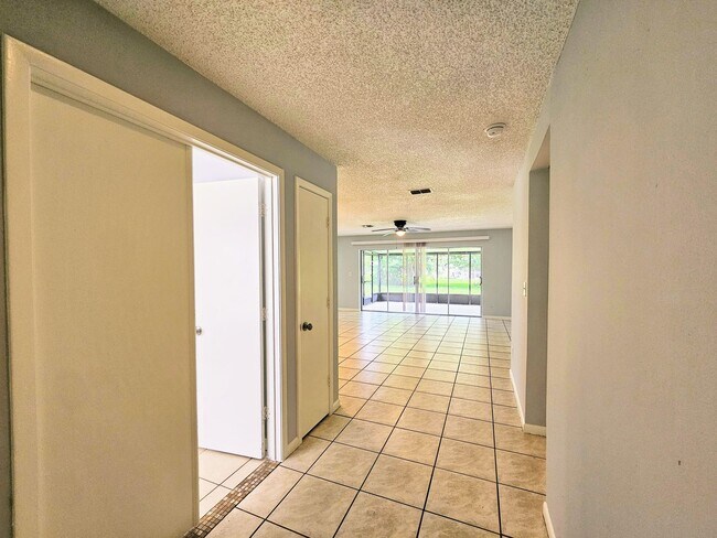 Building Photo - Beautifully Maintained 3-Bedroom Home with...