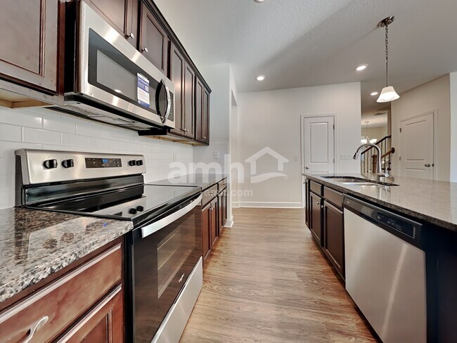 Foto del edificio - 450 Sandstone Dr