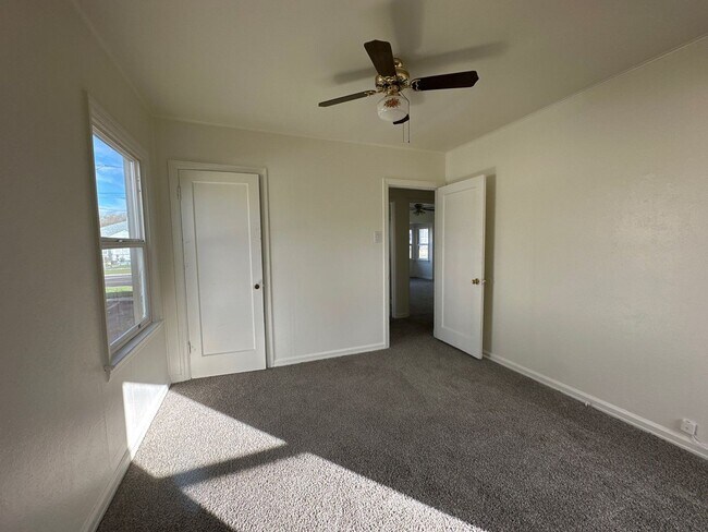 Foto del edificio - 2314 Vine Ave