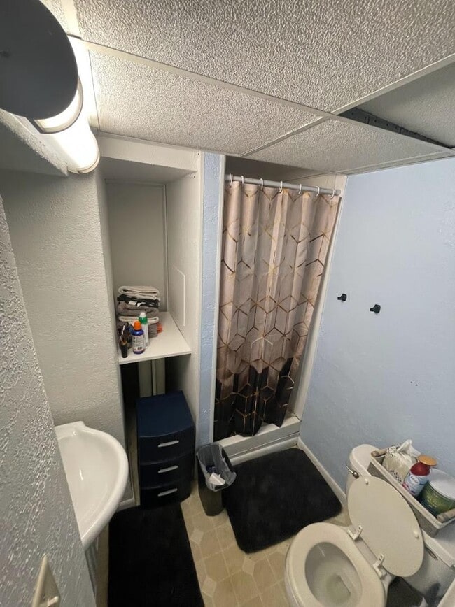 Building Photo - 1725 W 1st St