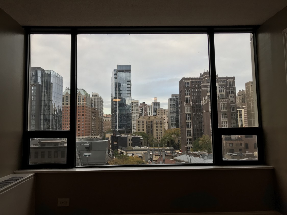 Vista desde la sala de estar - 2 E Oak St