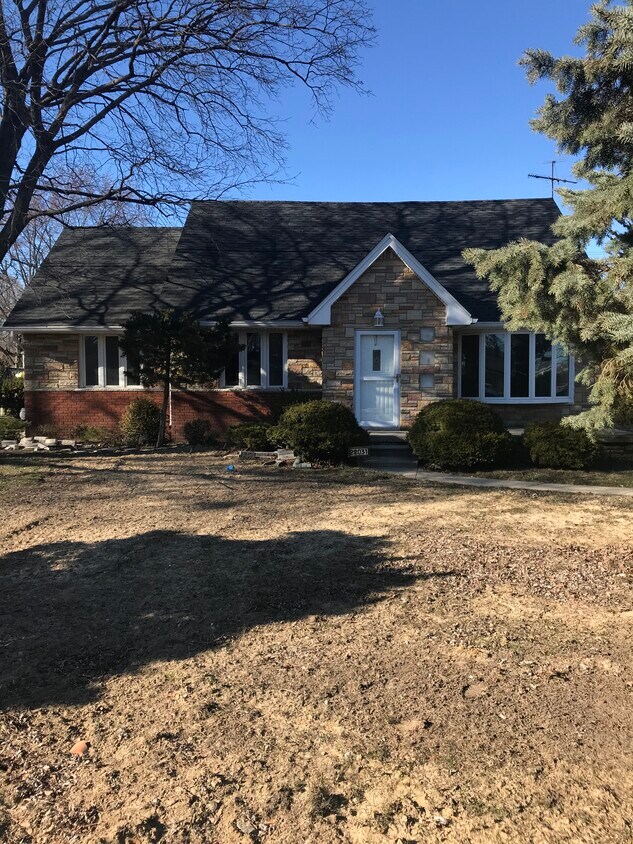 Primary Photo - 22031 Lester St
