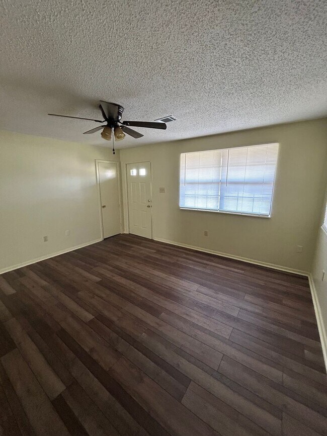 Foto del edificio - 106 Gabriel Cir