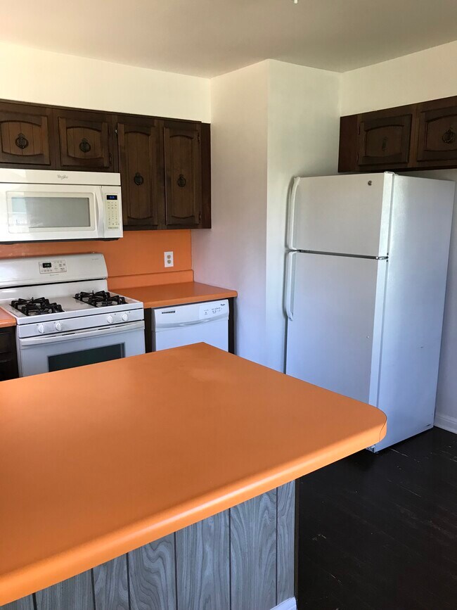 Foto del edificio - 4602 Leslie Ave