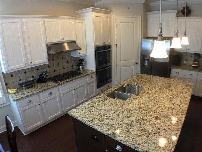 Building Photo - 2104 McFarlin Ln