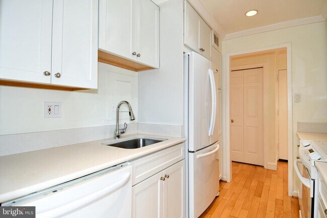 Foto del edificio - 2501 Calvert St NW