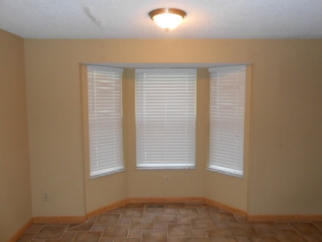 Building Photo - 548 Chestnut Avenue