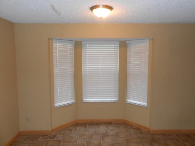 Foto del edificio - 548 Chestnut Avenue