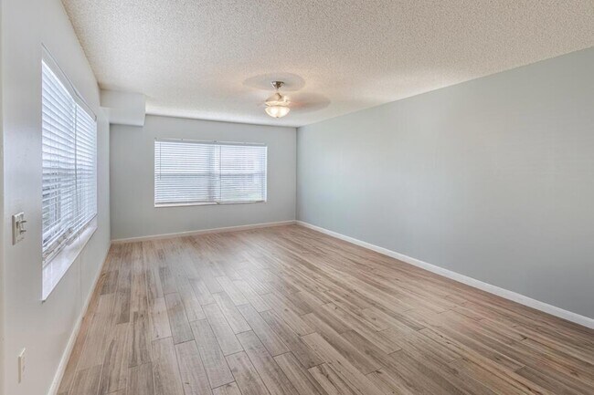 Building Photo - 3261 SW Sunset Trace Cir