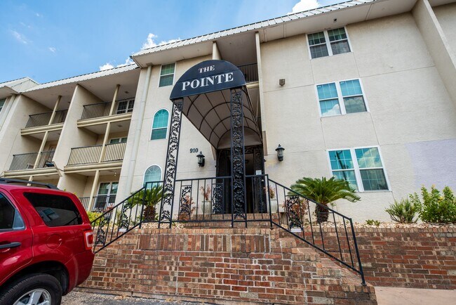 Foto del edificio - Pointe Condos #56