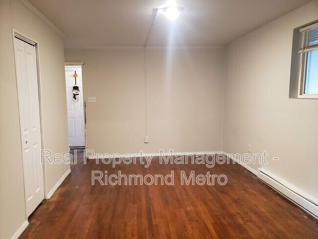 Building Photo - 3117 Meadowbridge Rd