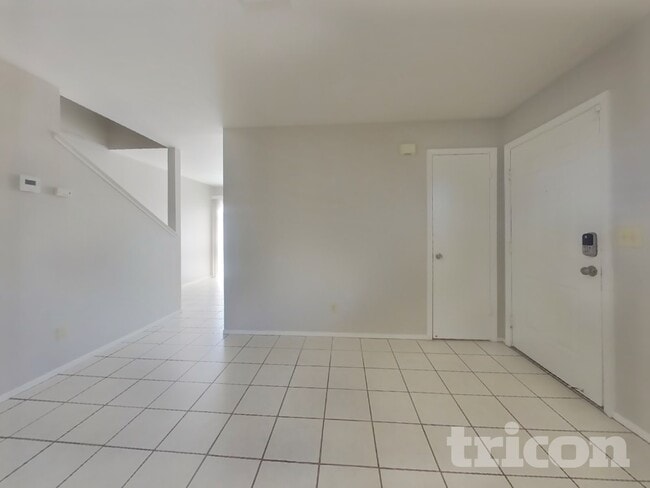 Building Photo - 1872 Little John Way