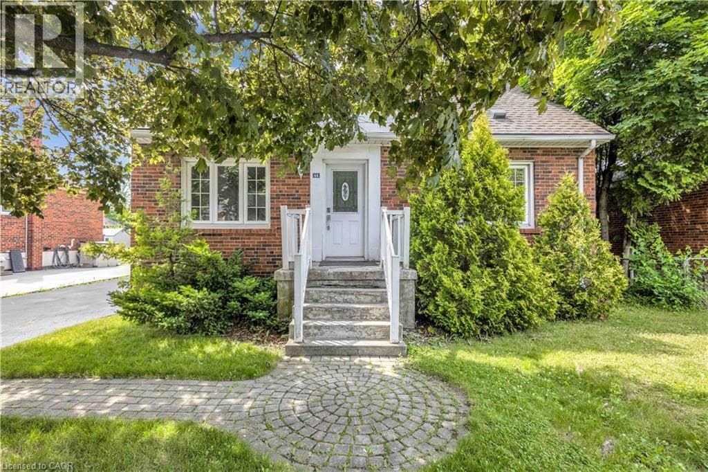 Photo principale - 44 W 4th St