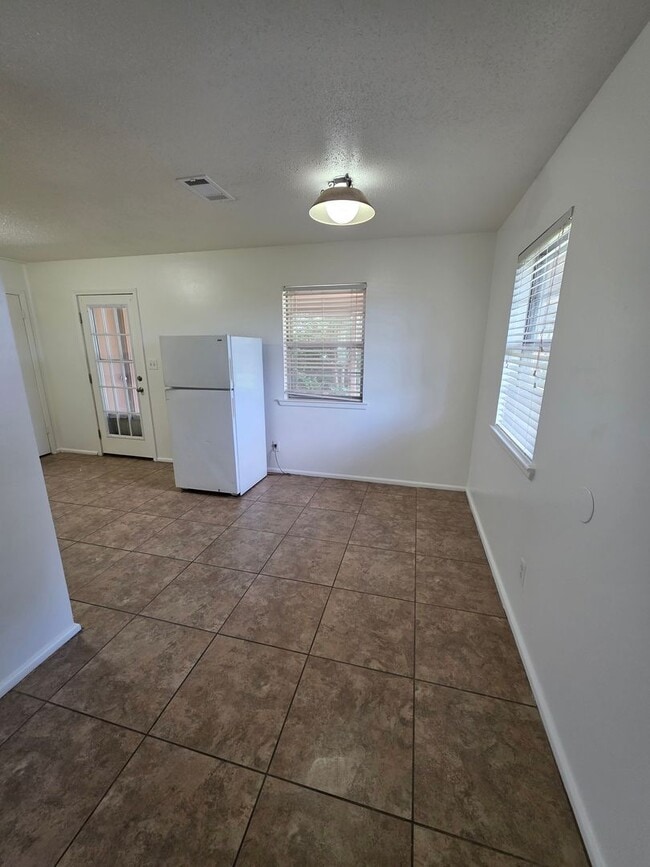 Building Photo - 111 Yelco Dr