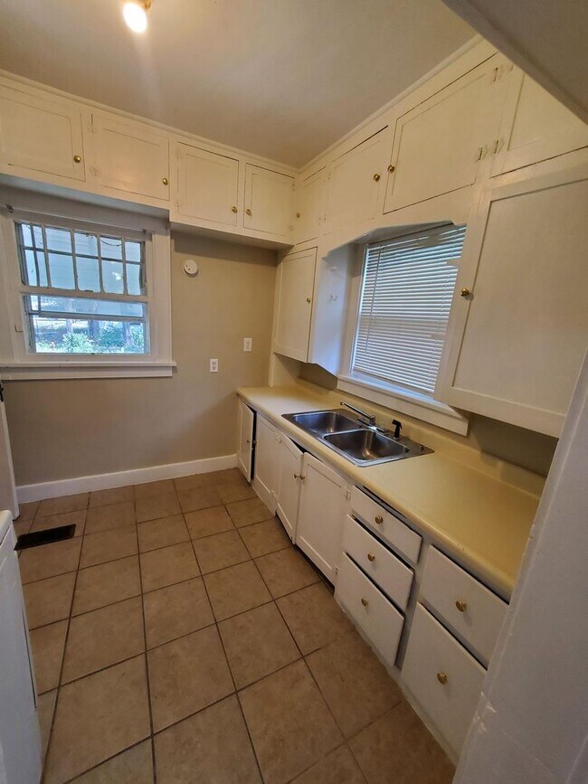 Foto del edificio - COMING VERY SOON!! Single family home Near...