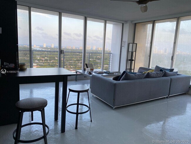 Foto del edificio - 1720  Harrison St 16A Hollywood Fl 33020