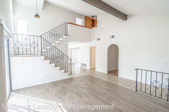 Foto del edificio - 3 br, 2.5 bath House - 15729 Foothill Boul...