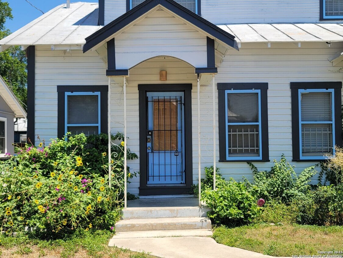 Primary Photo - 115 Vitra Pl