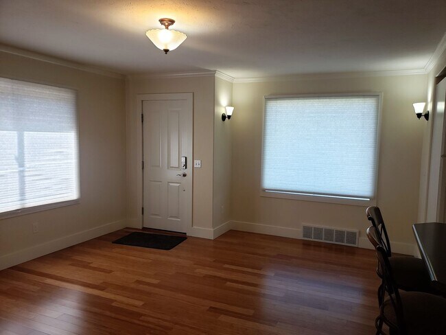 Foto del edificio - Recently Re-modeled 3 Bedroom Home!