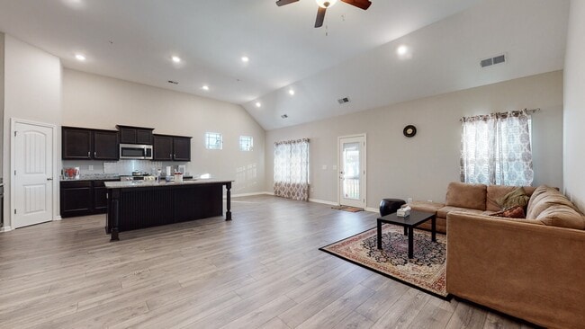 Building Photo - 317 Edgefield Ct