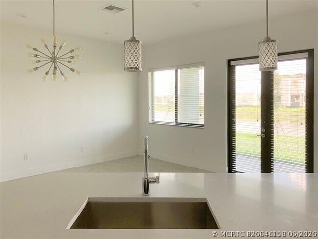 Foto del edificio - 10930 Windward St