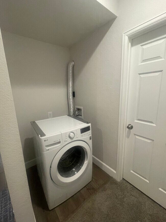 IN UNIT WASHER AND DRYER - 3868 Grand Baker St