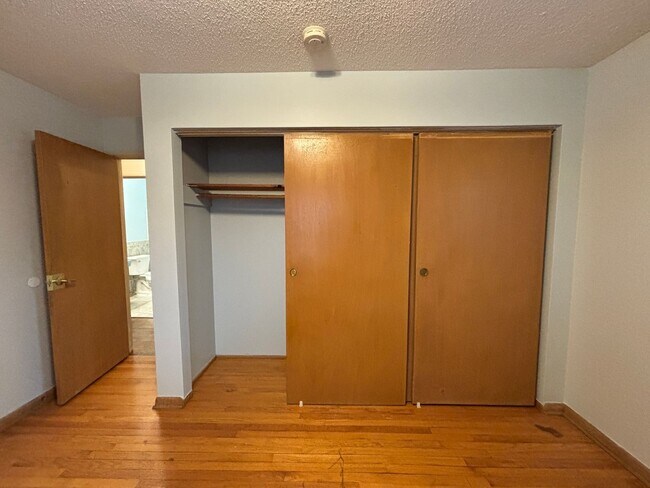 Foto del edificio - 2 Bed Available Now in North Madison!