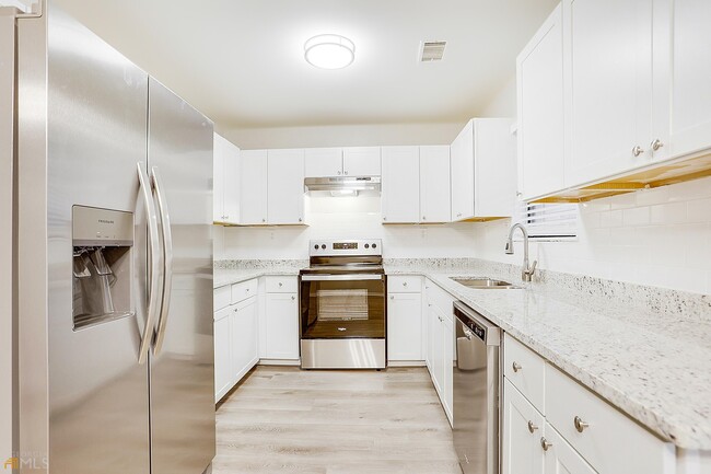 Foto del edificio - 6132 Lakeshore Dr SE