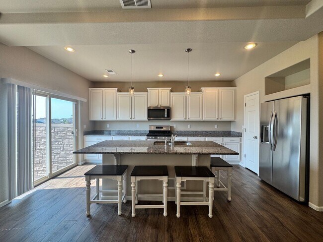 Foto del edificio - Newer 3 Bedroom in Banning Lewis Ranch
