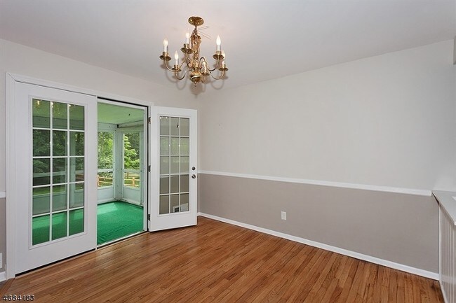 Foto del edificio - 28 Woodbine Cir