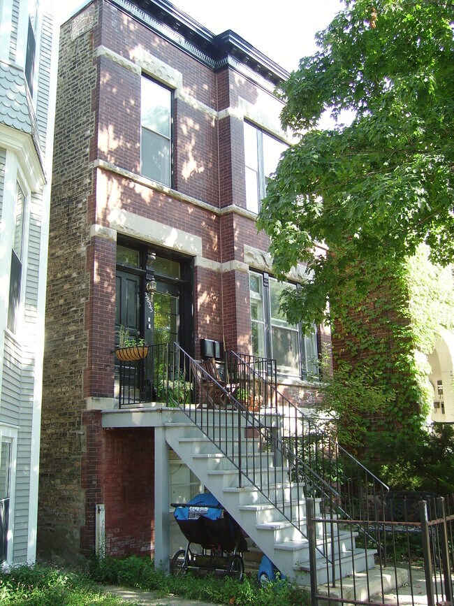 Front - 3835 N Wayne Ave